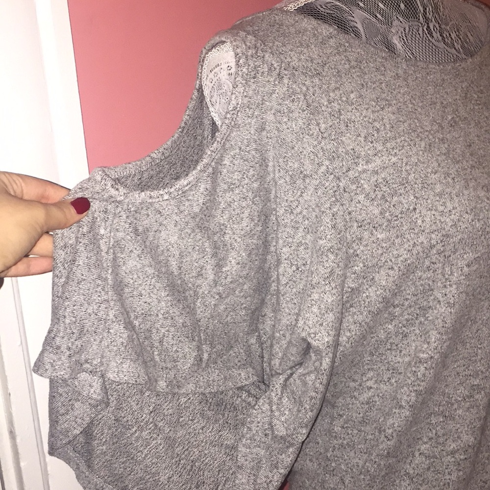 DESIGN LAB cold shoulder sweater - Picture 2 of 2